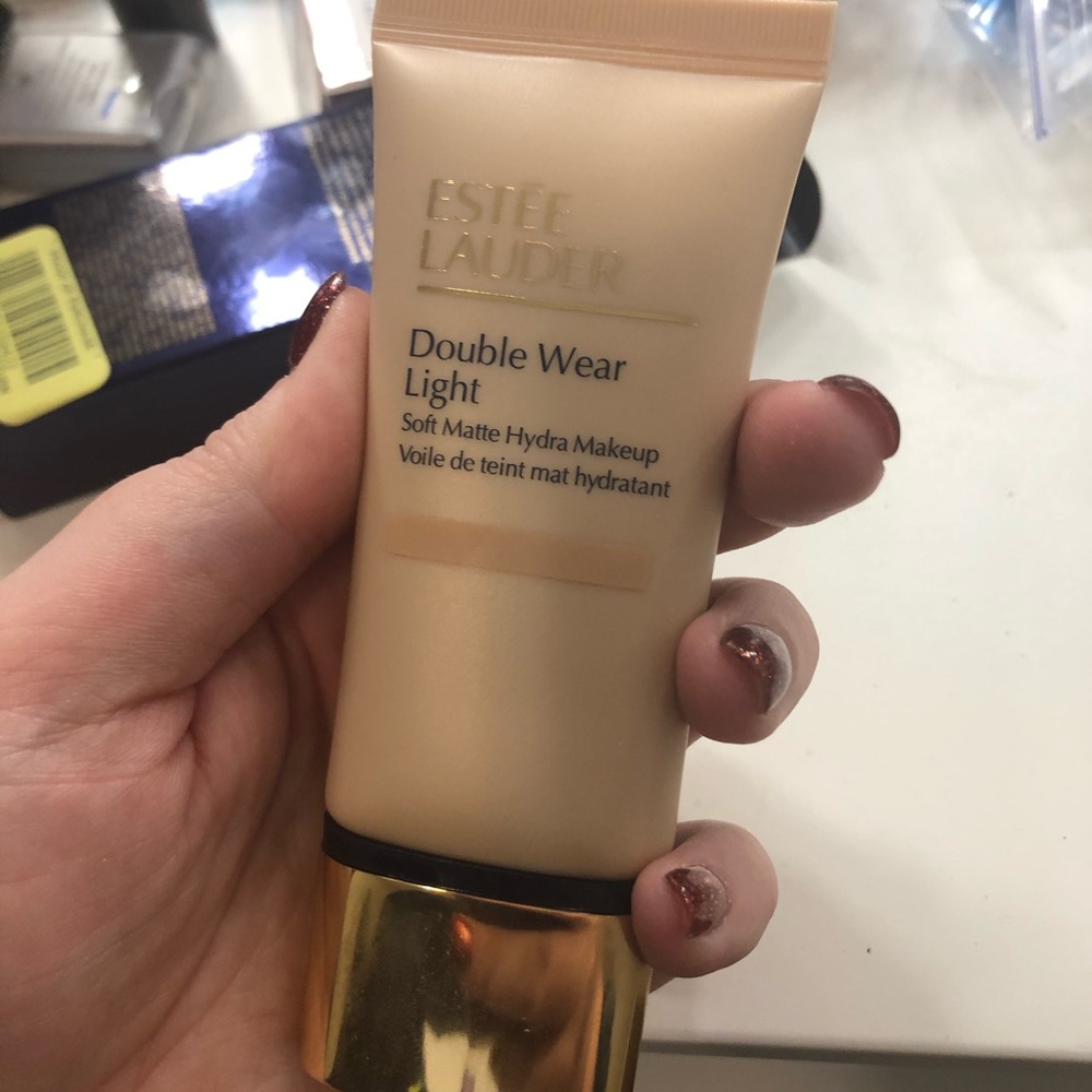 Estée Lauder double wear light matte foundation